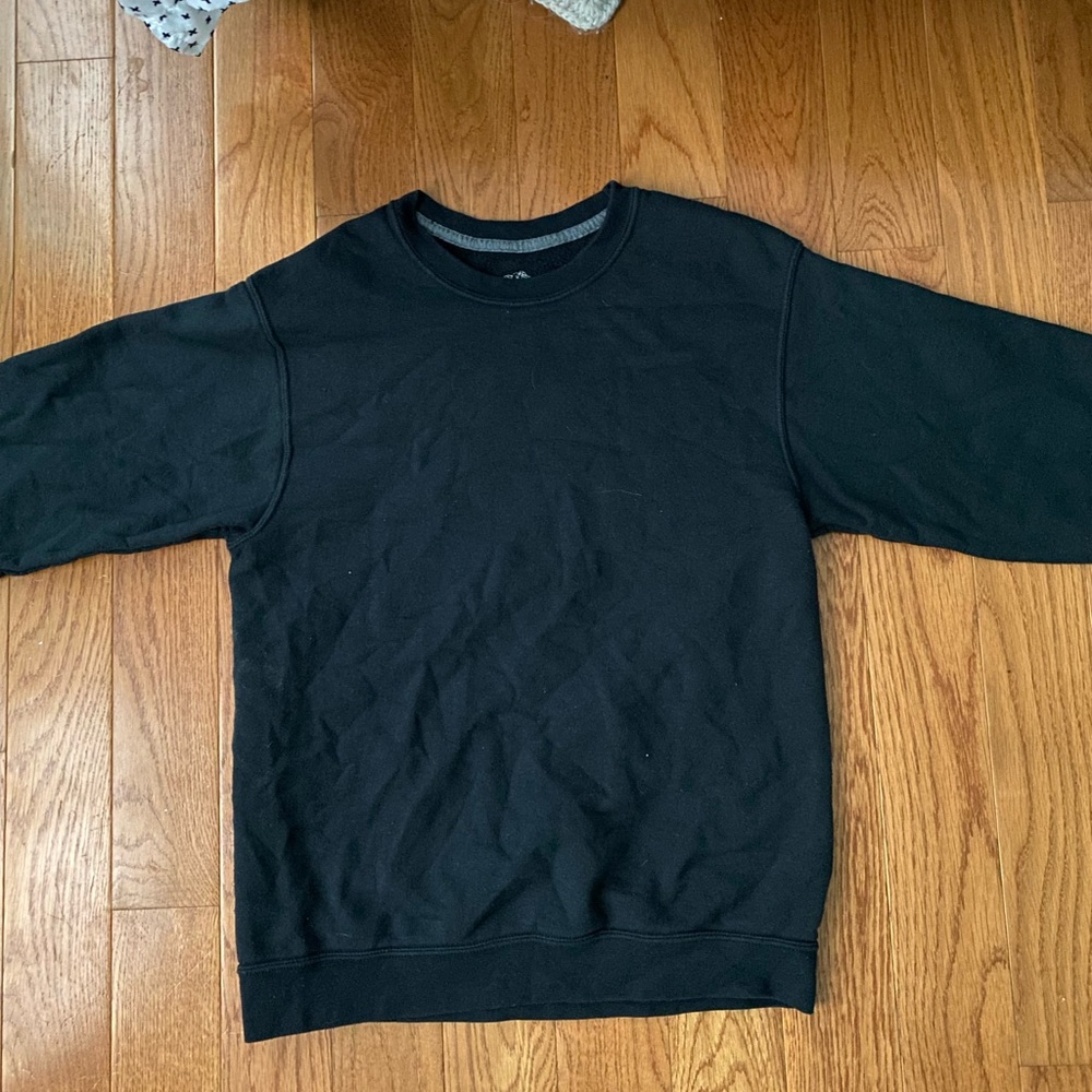 Black sweatshirt